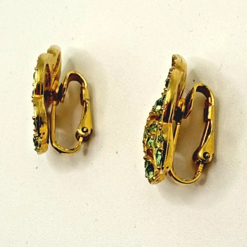 Vintage Gold‎ Tone Peridot Green Rhinestone Leaf Clip On Earrings Mid Century